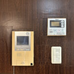 【インターホンモニター、給湯リモコン】