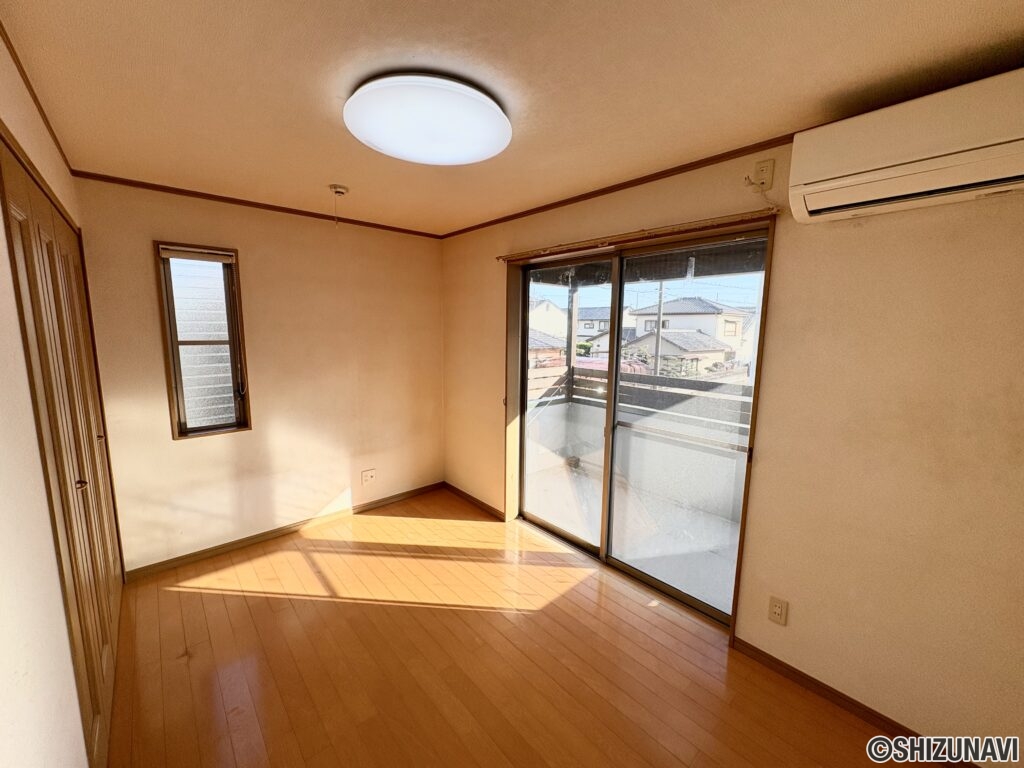 2階南側洋室です。