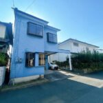 【リフォーム前/外観】別角度です。これから外壁塗装、屋根塗装等のリフォームを行っていきます。