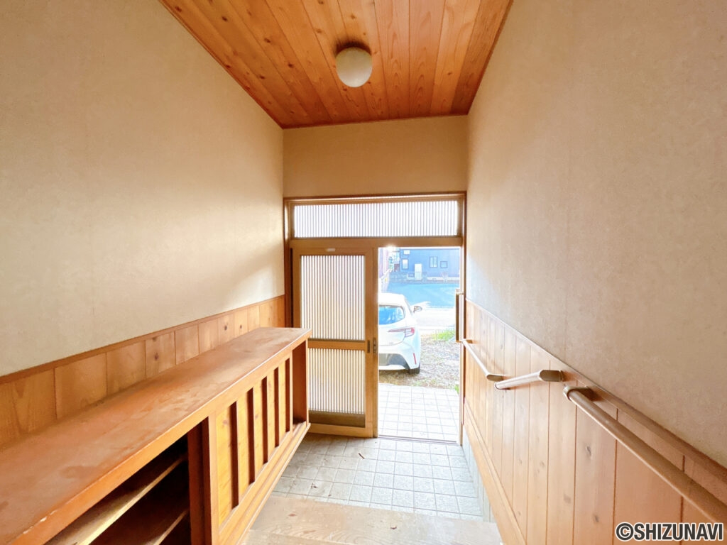 【玄関ホール】