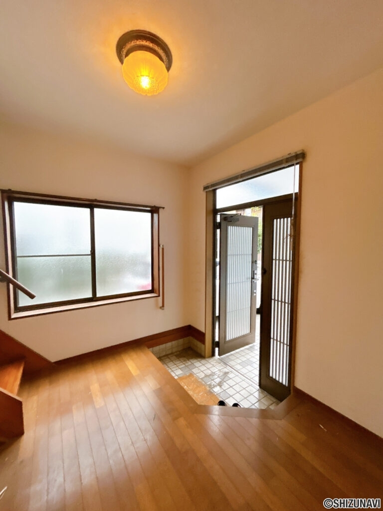 【玄関ホール】