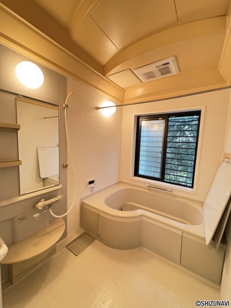 浴室です。一坪以上ございますので、広々としています。