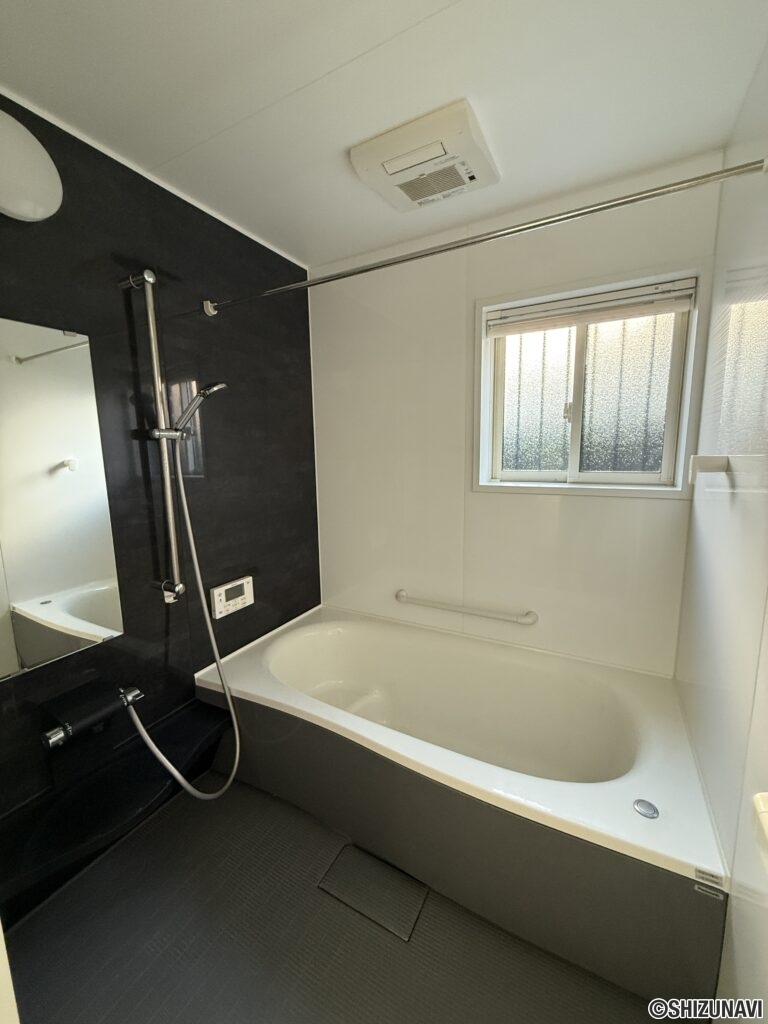 安松町中古住宅　築8年　駐車場3台可能　オール電化の3LDKの画像