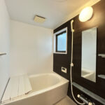 【リフォーム前／浴室】浴室はクリーニングを行う予定です。