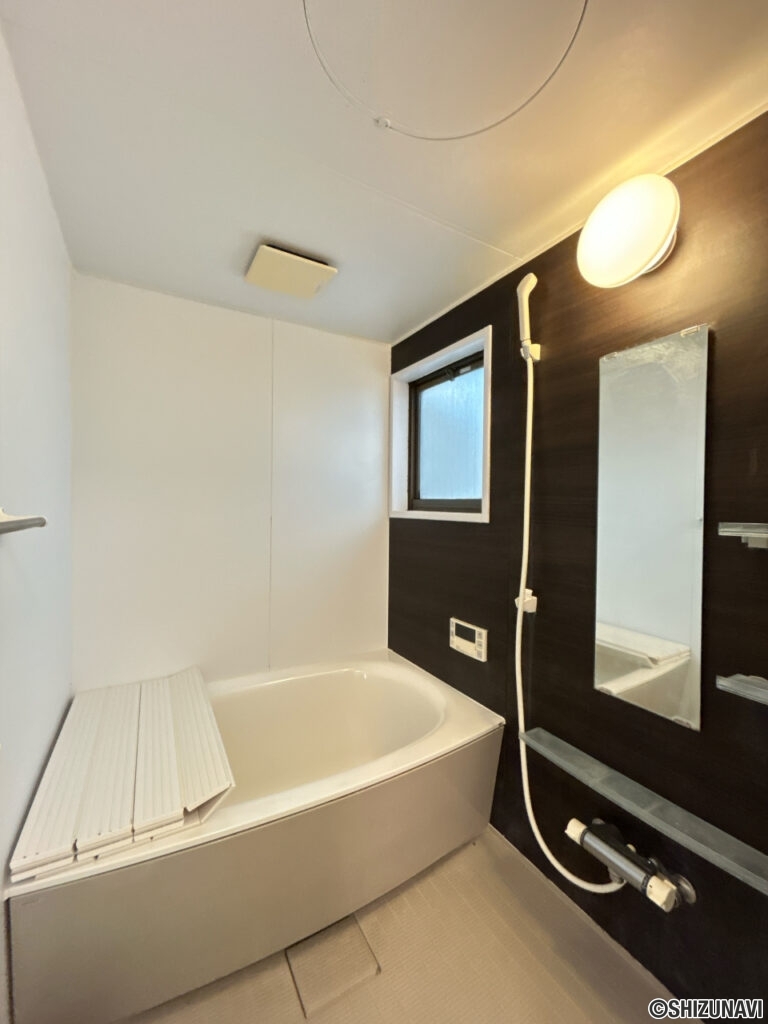 【リフォーム前／浴室】浴室はクリーニングを行う予定です。