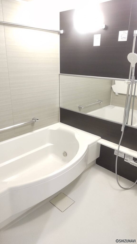 エンブルヒルズ東源台　209号　専用庭付き角部屋の画像