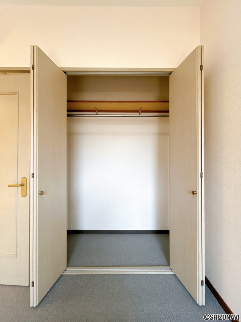 【洋室収納】