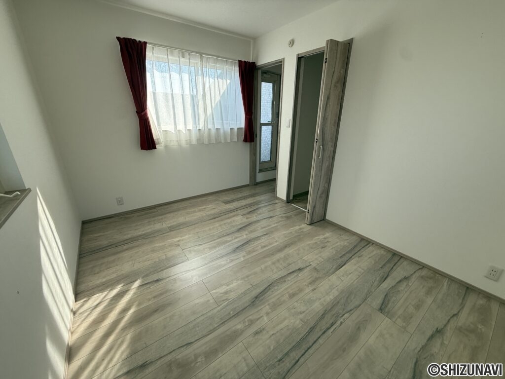 安松町中古住宅　築8年　駐車場3台可能　オール電化の3LDKの画像