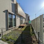 庭：ウッドデッキ付きで陽当たりも良好！