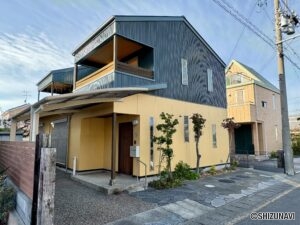 焼津市下小田中町　中古住宅の物件画像