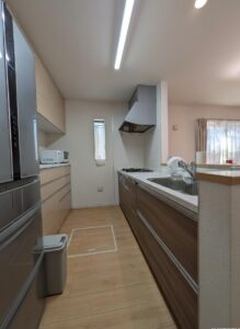 キッチン：棚と床下の収納あり。ビルドインの食洗器付きです！