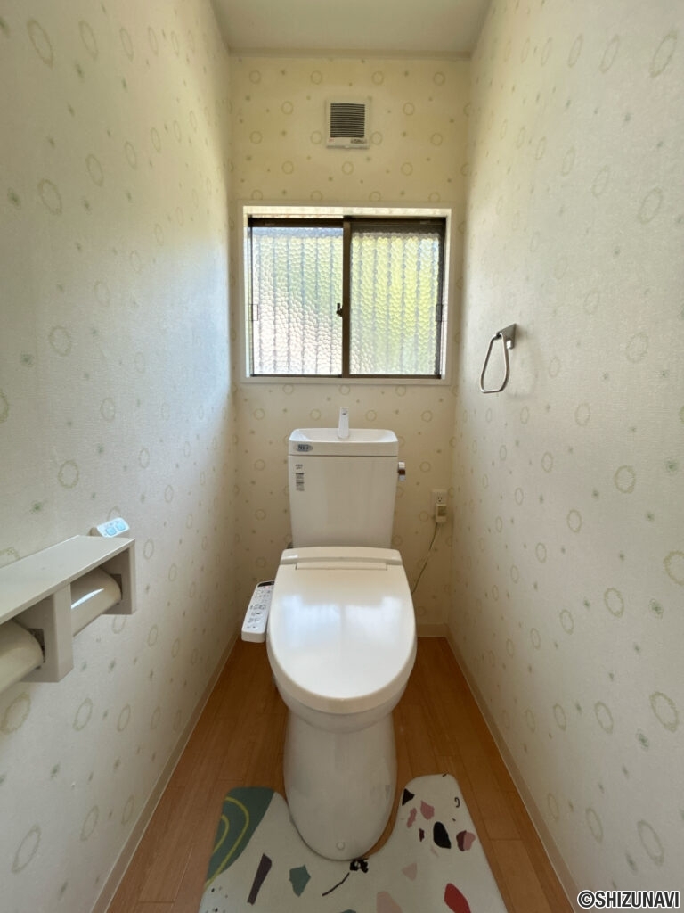 【リフォーム前／トイレ】トイレはクリーニングを行う予定です。