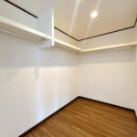 【リフォーム済み/2階ウォークインクローゼット】2階の洋室にはウォークインクローゼットを新設しました。