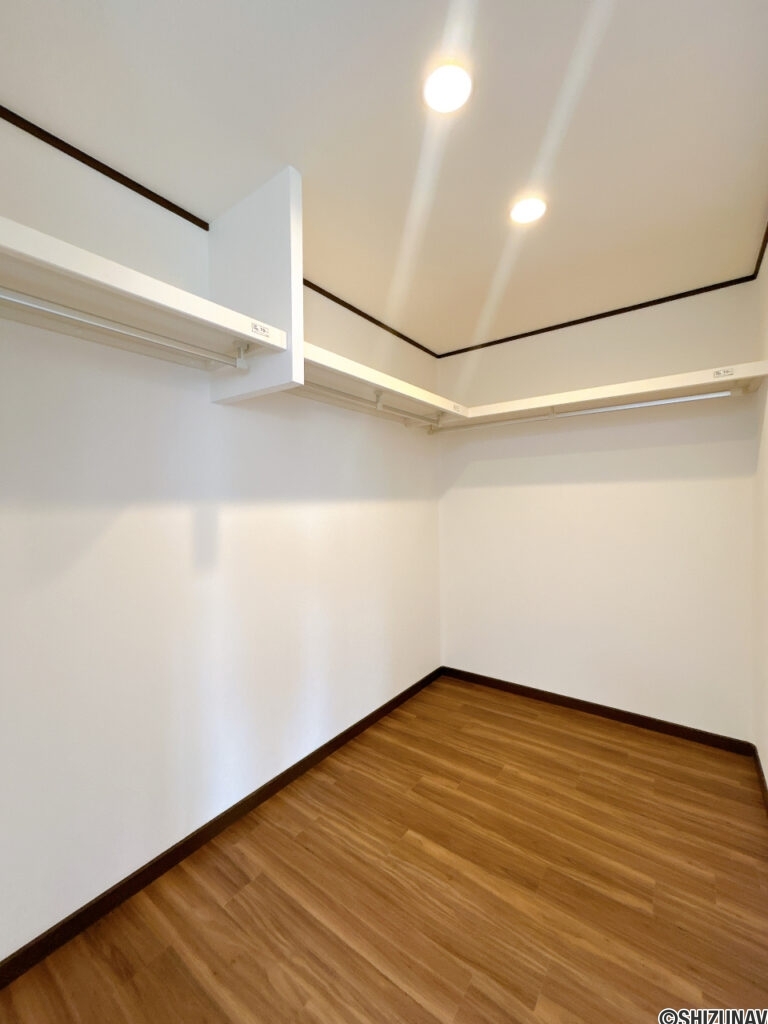 【リフォーム済み/2階ウォークインクローゼット】2階の洋室にはウォークインクローゼットを新設しました。