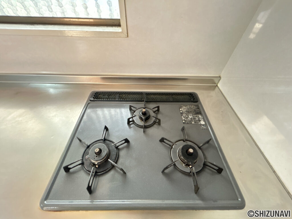 【リフォーム前／キッチンコンロ】キッチンコンロは新品交換を行う予定です。