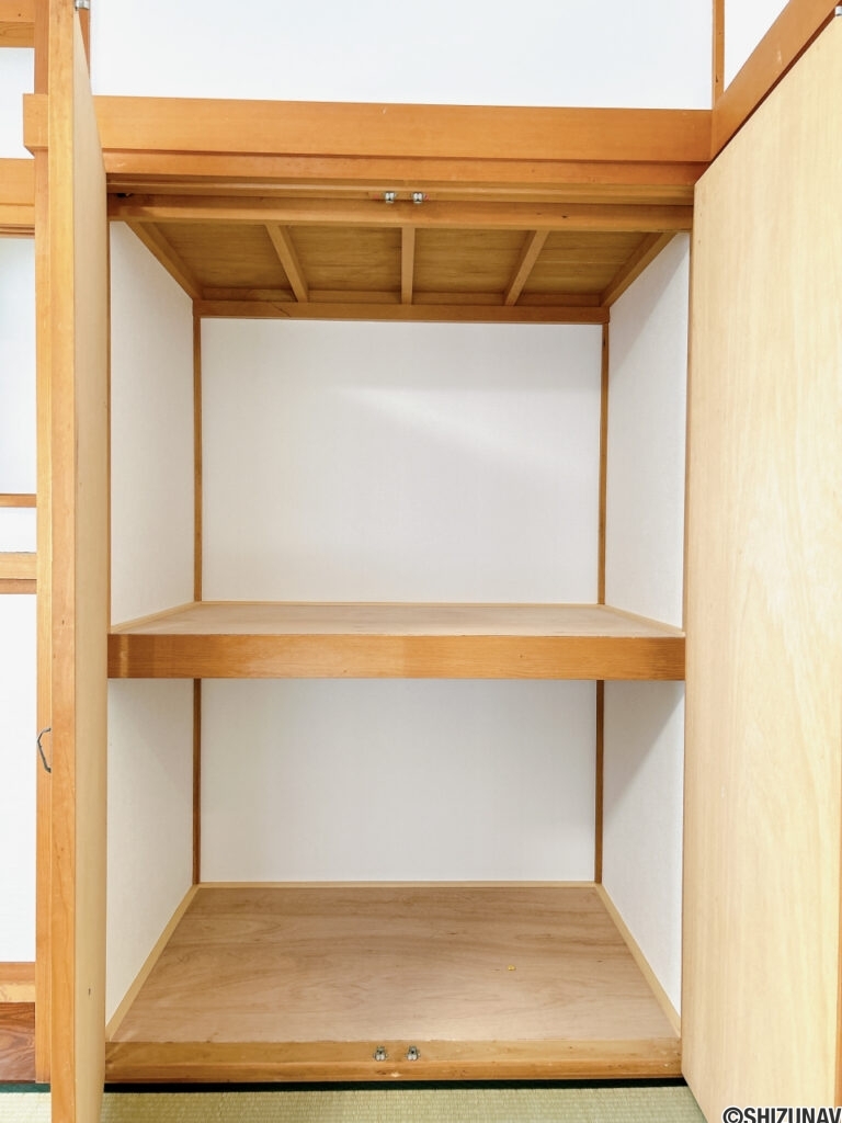 【リフォーム済み/和室収納】収納扉が開き戸なので、お布団などの大きな衣類関係も取り出しやすいですね。