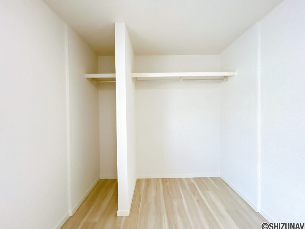 【リフォーム済み/北側洋室収納】枕棚とハンガーパイプを設置しました。