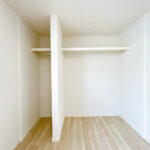 【リフォーム済み/北側洋室収納】枕棚とハンガーパイプを設置しました。