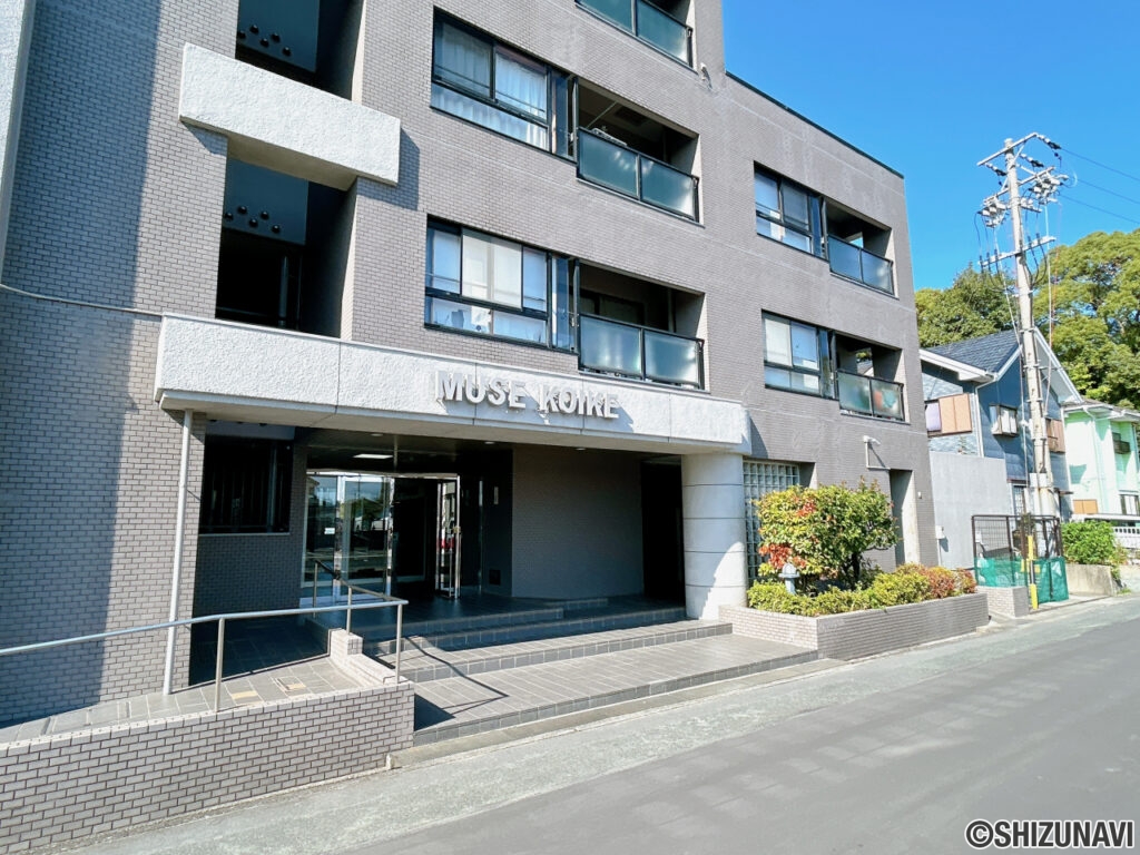 【マンションエントランス】