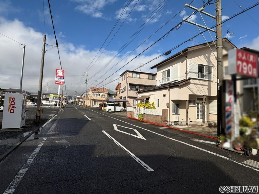 前面道路(南側から撮影)　下川原2丁目戸建て　中古住宅