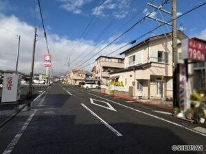 前面道路(南側から撮影)　下川原2丁目戸建て　中古住宅