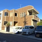 タイル貼りのお洒落な外観