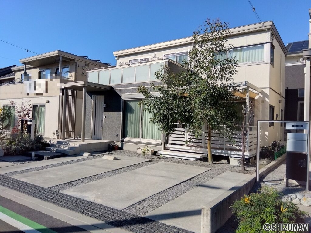 本物件を南東側から撮影