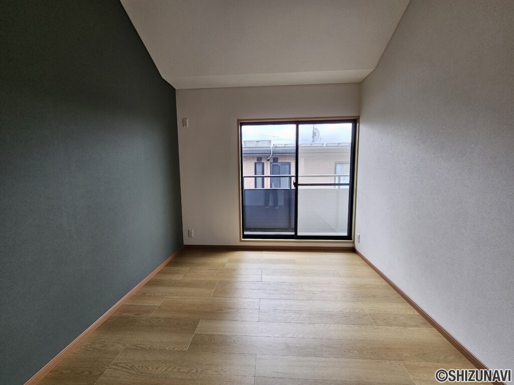 2階　洋室約6帖