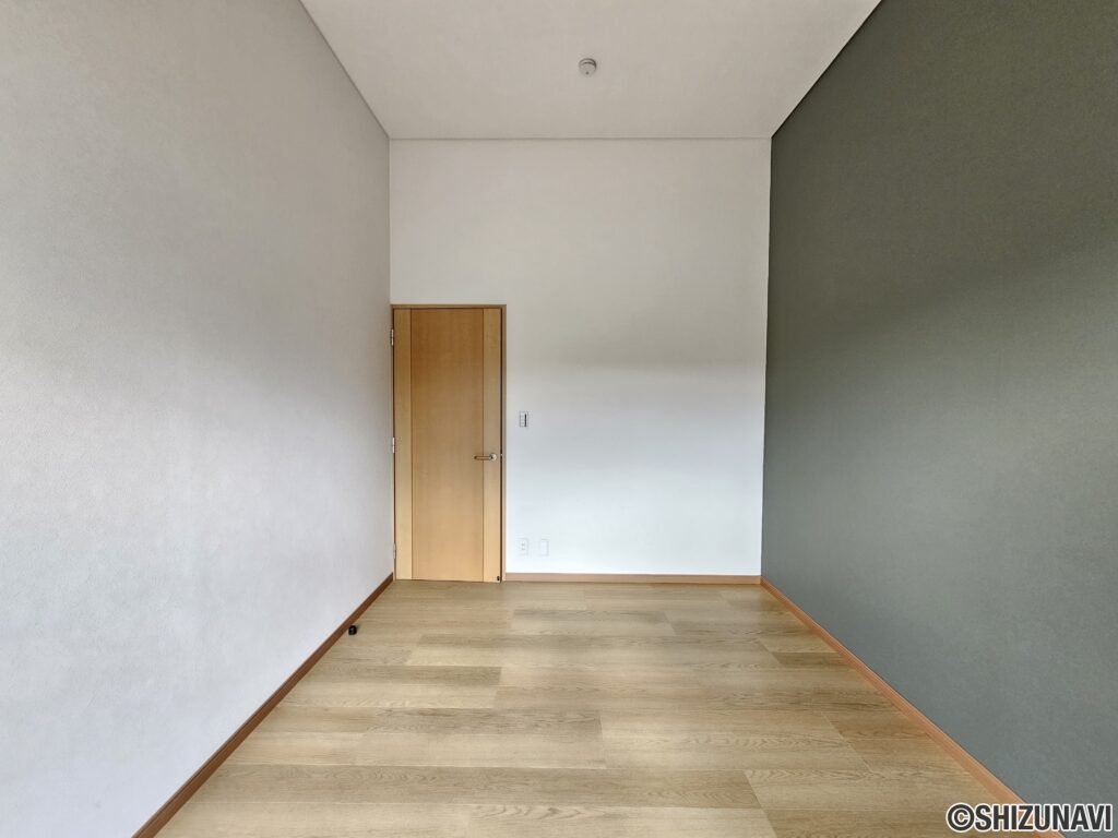 2階　洋室約6帖