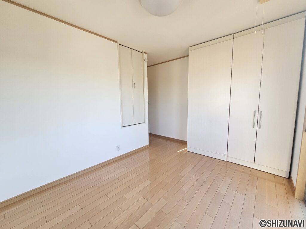 2階　洋室約5帖