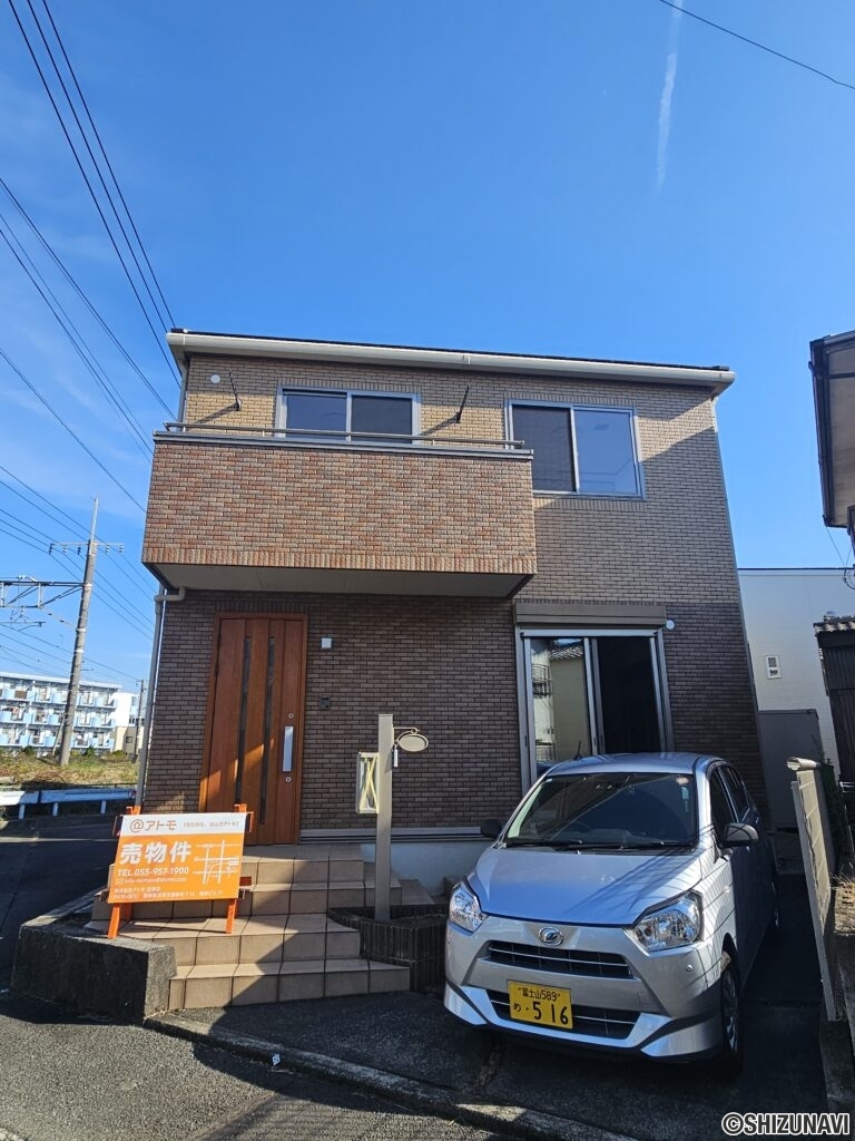 外観・駐車スペース