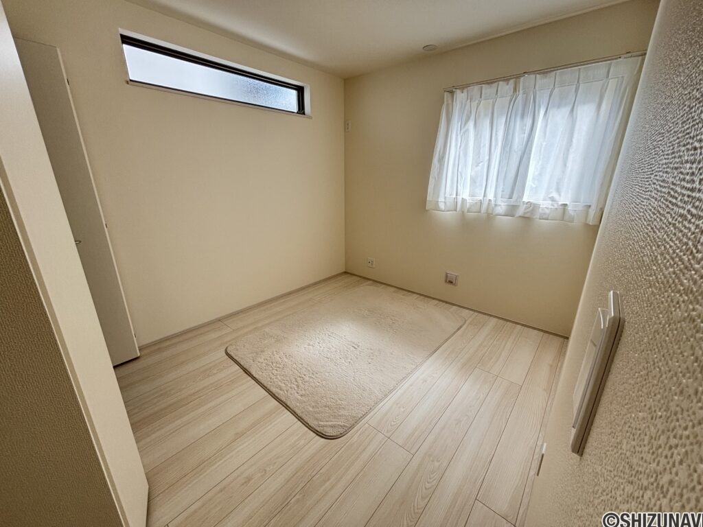 １階洋室（5.25帖）です