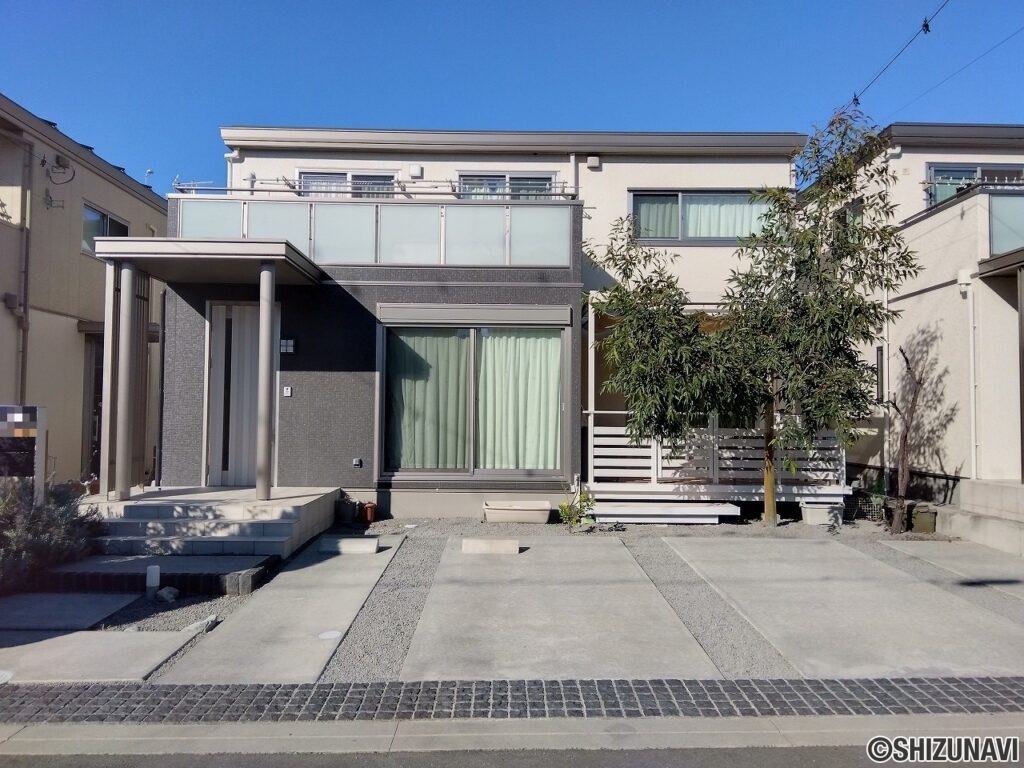 本物件を南側から撮影