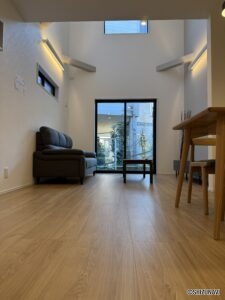 吹き抜けのあるリビング