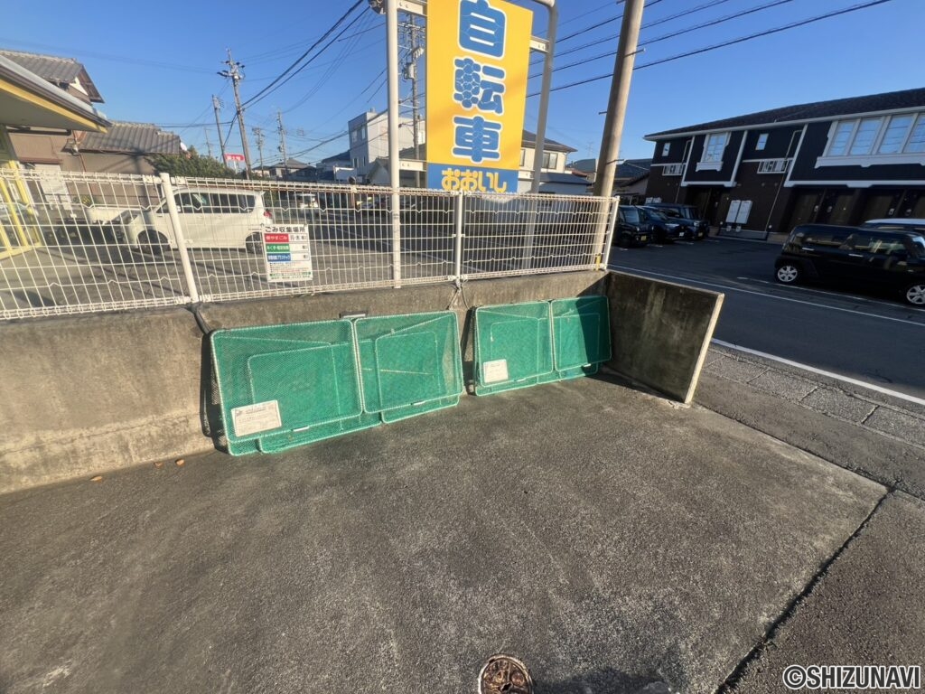 敷地内ゴミ回収場です