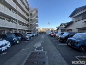 敷地内駐車場です（全台平面駐車場）