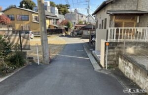 前面道路(西→東)