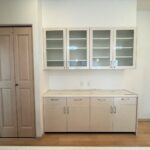 収納棚もキッチン背面に取り付けられております♪