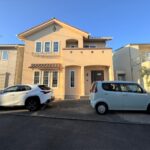 クリーム色のかわいらしい印象の外観です♪