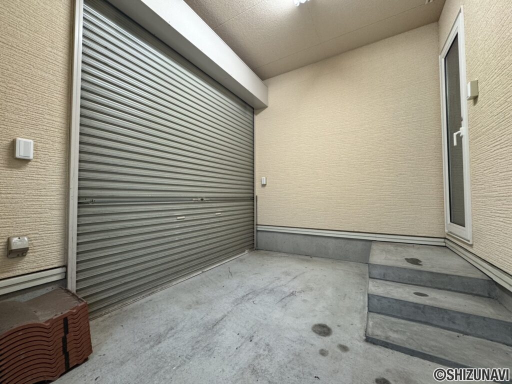 嬉しいビルトインガレージ付です♪