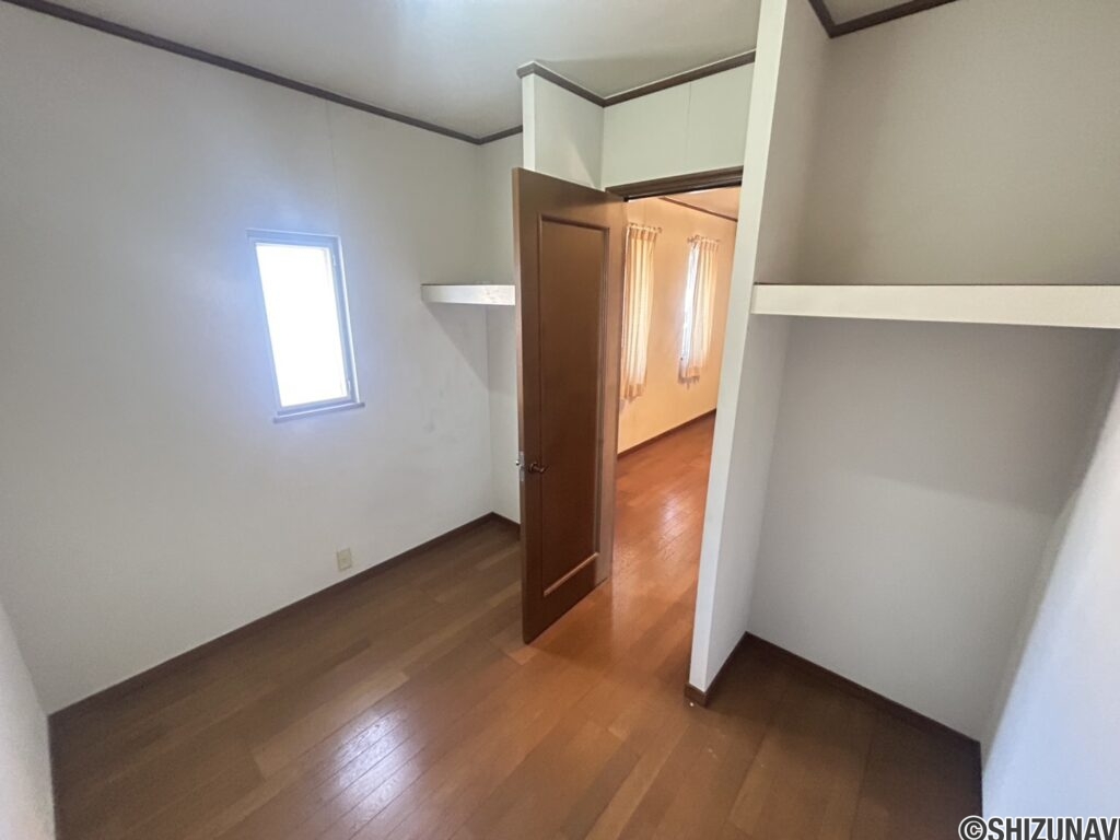 ウォークインクローゼットになります。