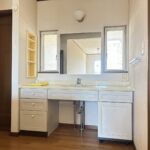 2階階段踊り場洗面になります。