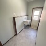 ユーティリティルームになります。洗濯機を設置しても余裕がある広さです。