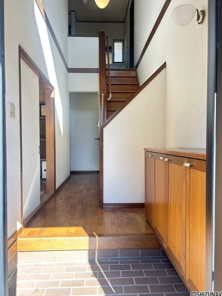 玄関内になります。