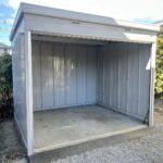 庫内約5帖あり、バイクなども入ります。