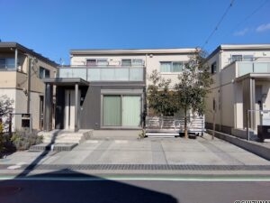 駐車スペースは並列で3台分