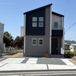 １号棟　外観敷地が広いので駐車も楽々♪宅配ボックスがついているのもうれしいですね。