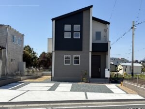 １号棟　外観敷地が広いので駐車も楽々♪宅配ボックスがついているのもうれしいですね。