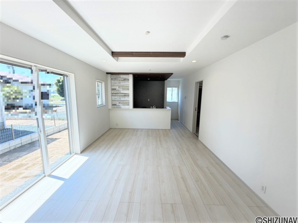 １号棟　リビング主採光南向きで開放感抜群！！