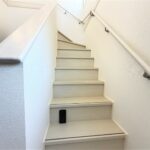 １号棟・３号棟・４号棟　共通階段も高すぎず、手すりも使いやすい配置です。